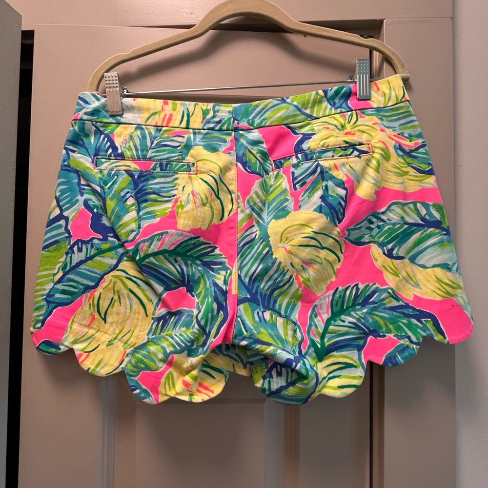 Lilly Pulitzer - Tropical Leaf Print Women's Shorts - Picture 3 of 6